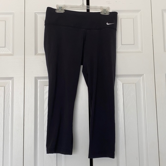 ⚫️ Nike Women’s Legend 2.0 Capri Leggings ⚫️ - Picture 4 of 11